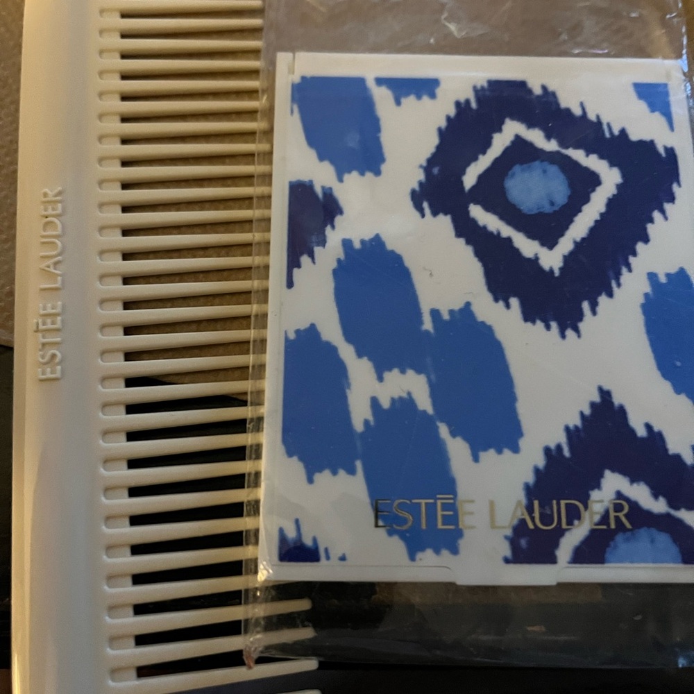 💜3 for $15 Estée Lauder Blue and Cream Compact